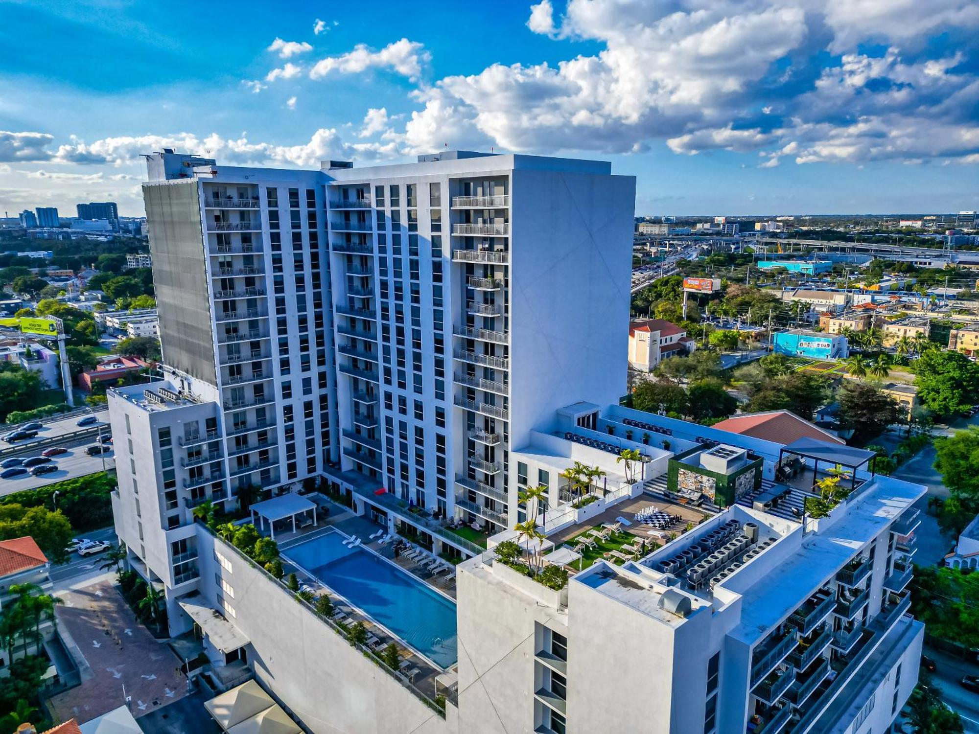 Prime Location 1-bed Retreat With Free Parking Appartamento